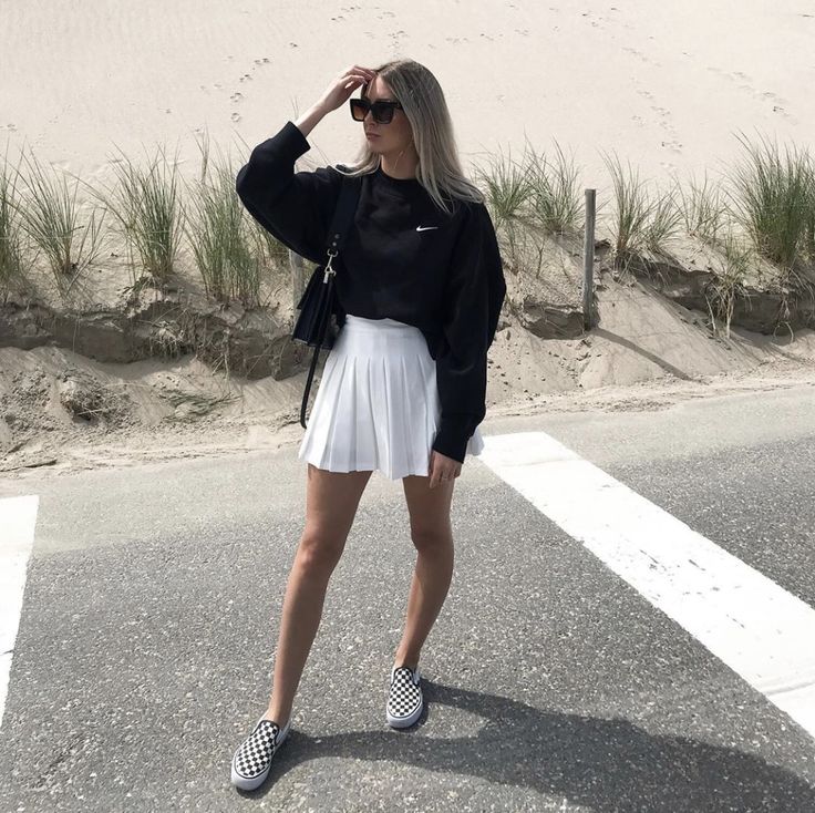 pleated skirt outfits with sneakers