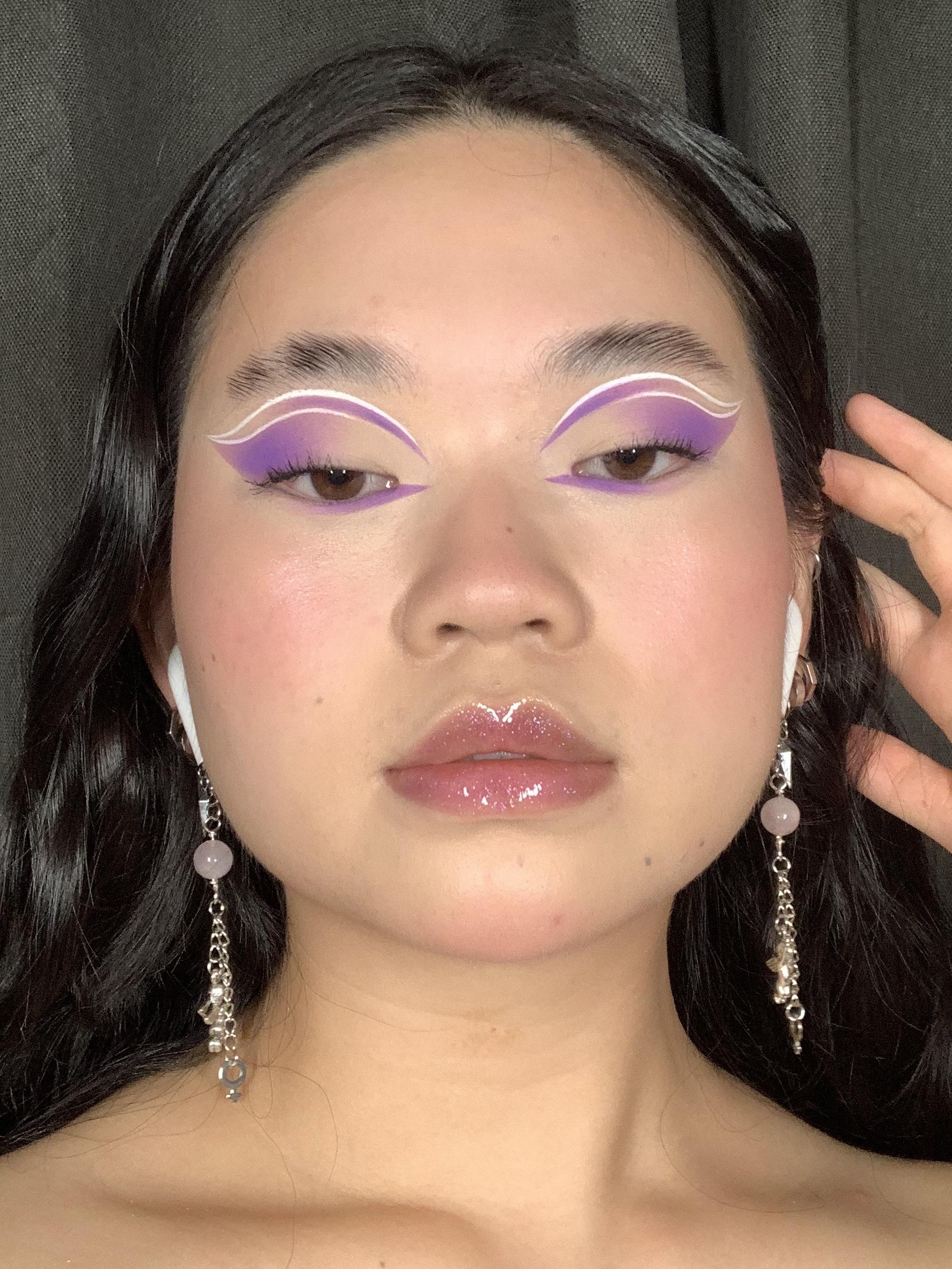 white and purple eyeshadow looks