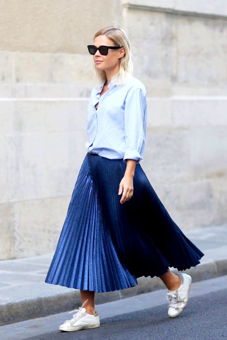 pleated skirt outfits with sneakers
