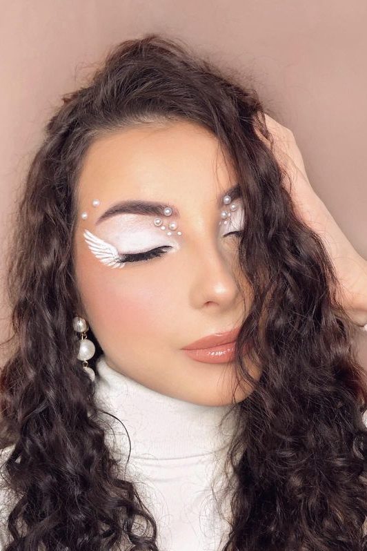 white eyeshadow looks